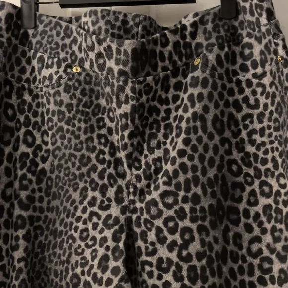 Michael Kors Black and Gray Patterned Pants - Picture 4 of 8